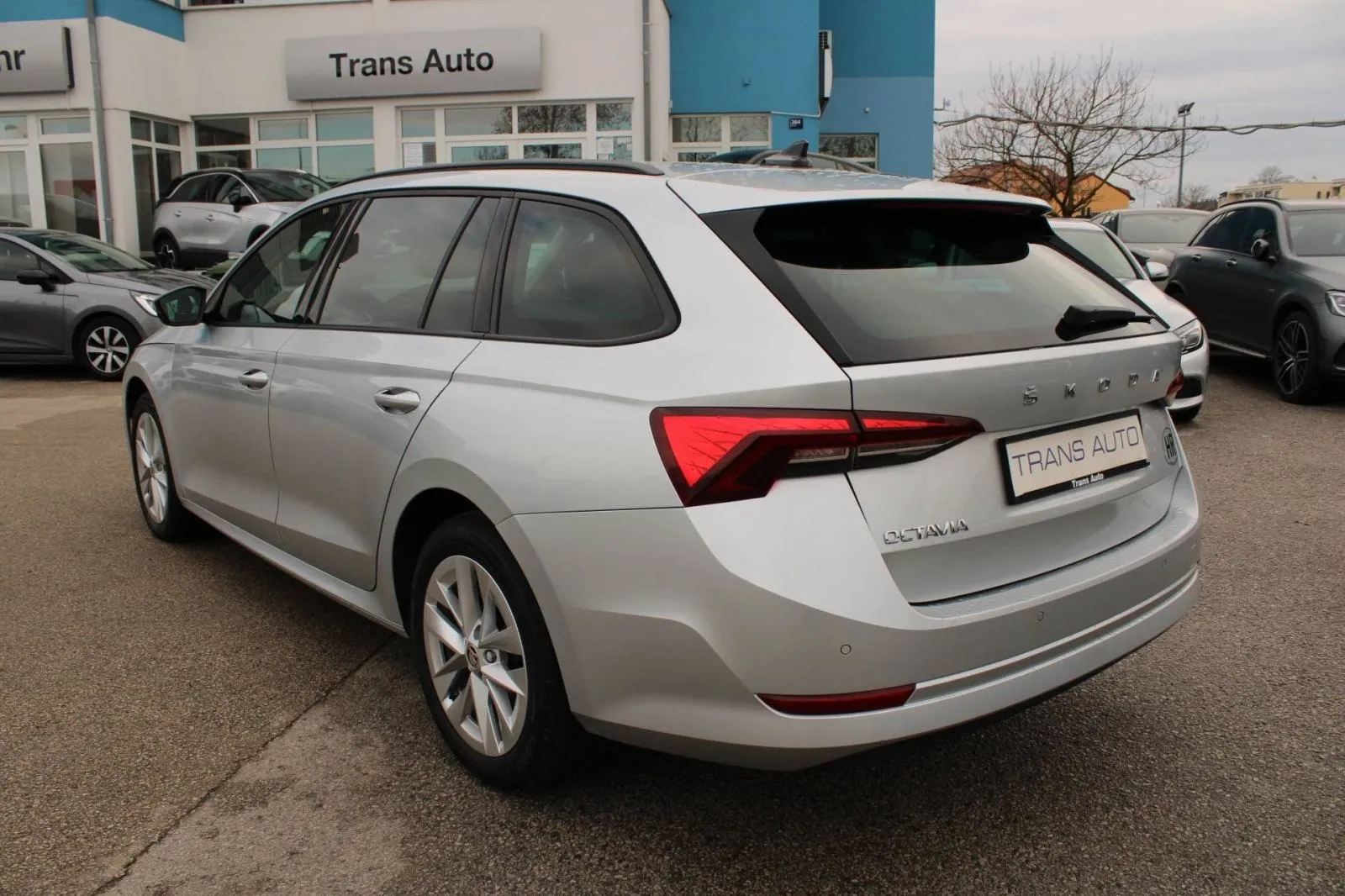 škoda octavia combi 2.0 tdi dsg 150ks *led, navigacija* - slika 7