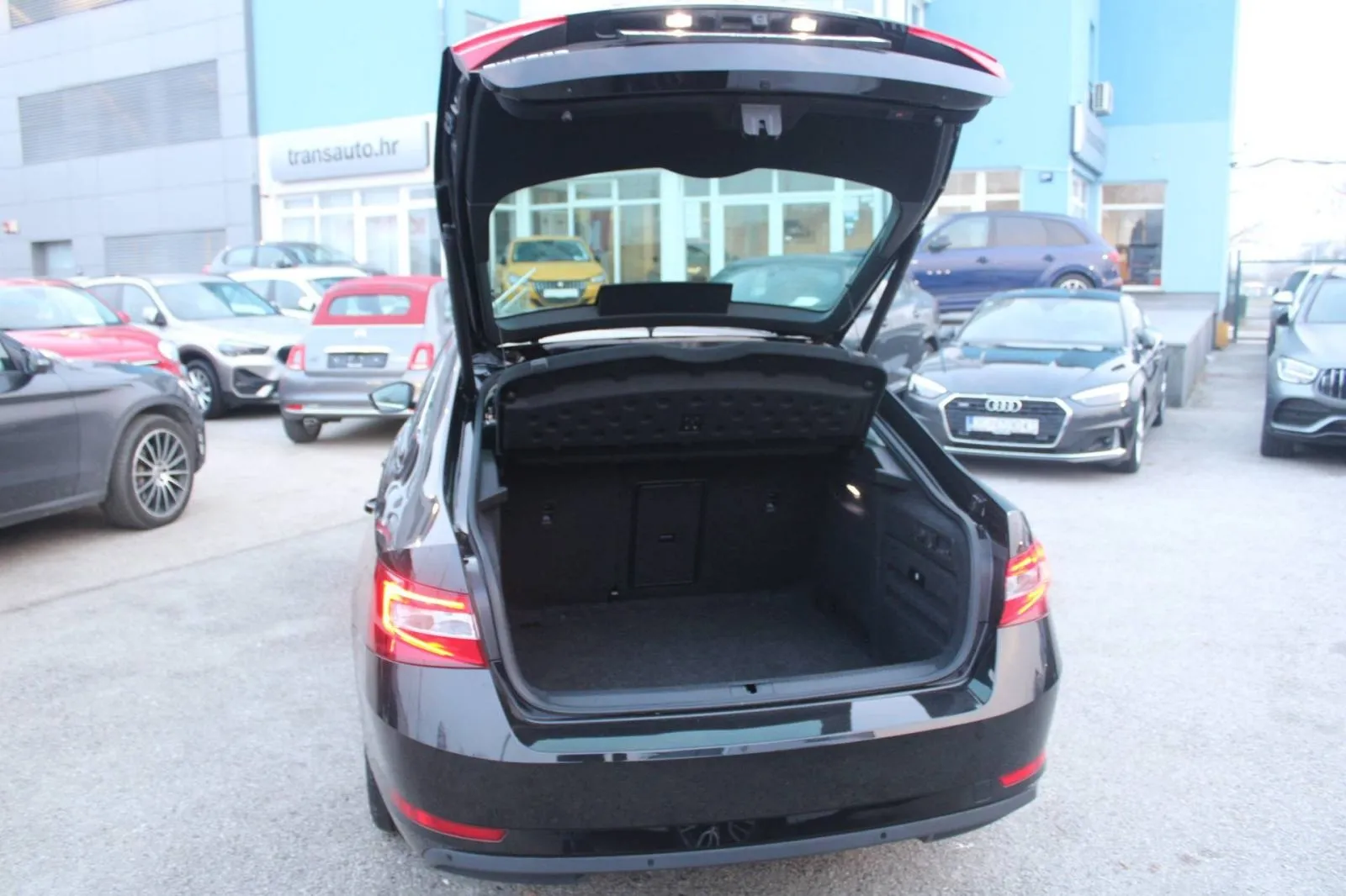 škoda superb 2.0 tdi dsg *led, navigacija, kamera* - slika 10