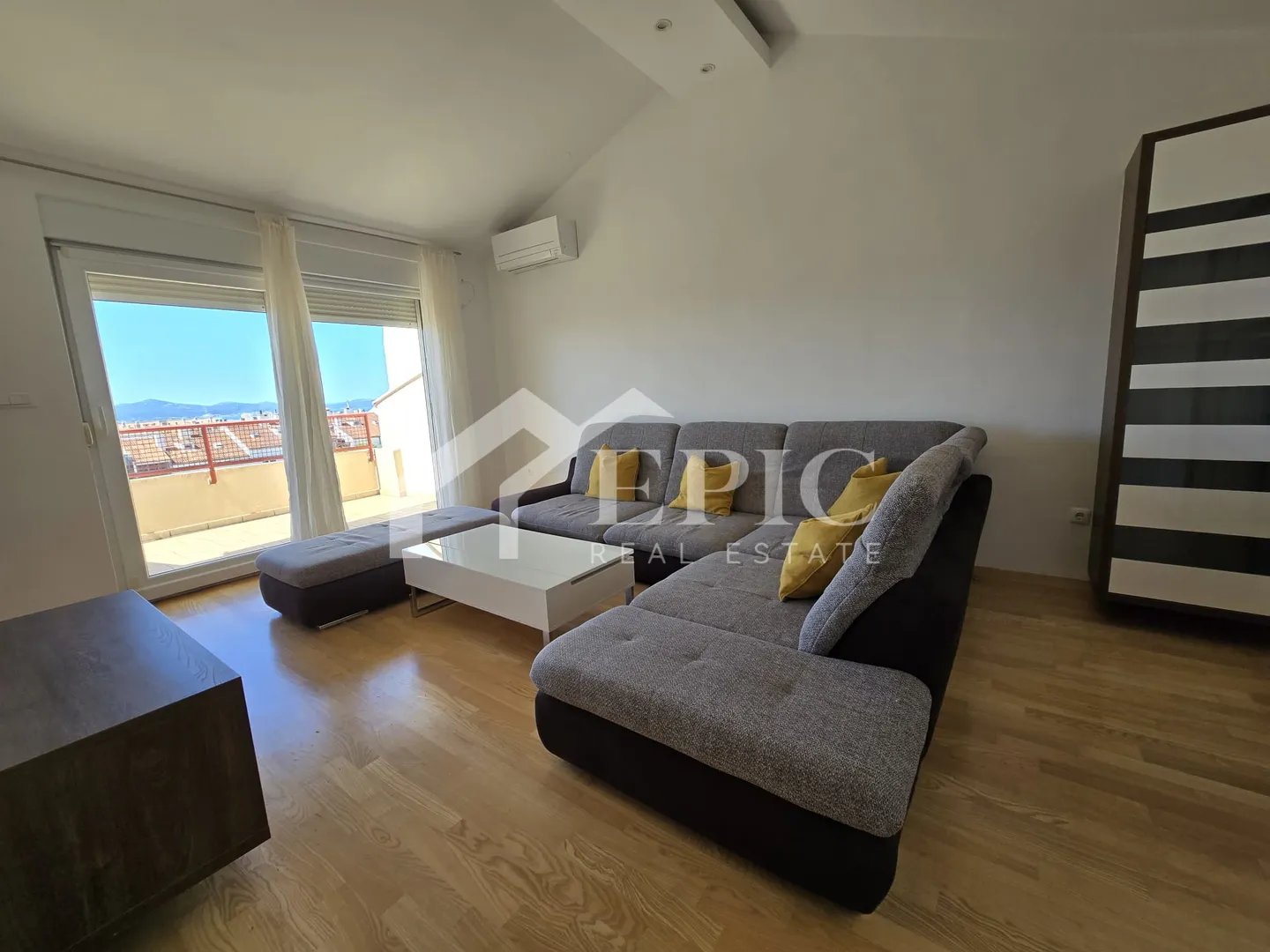 Bili Brig, Renoviran 3soban Stan S Otvorenim Pogledom Na More + Garaža - Zadar