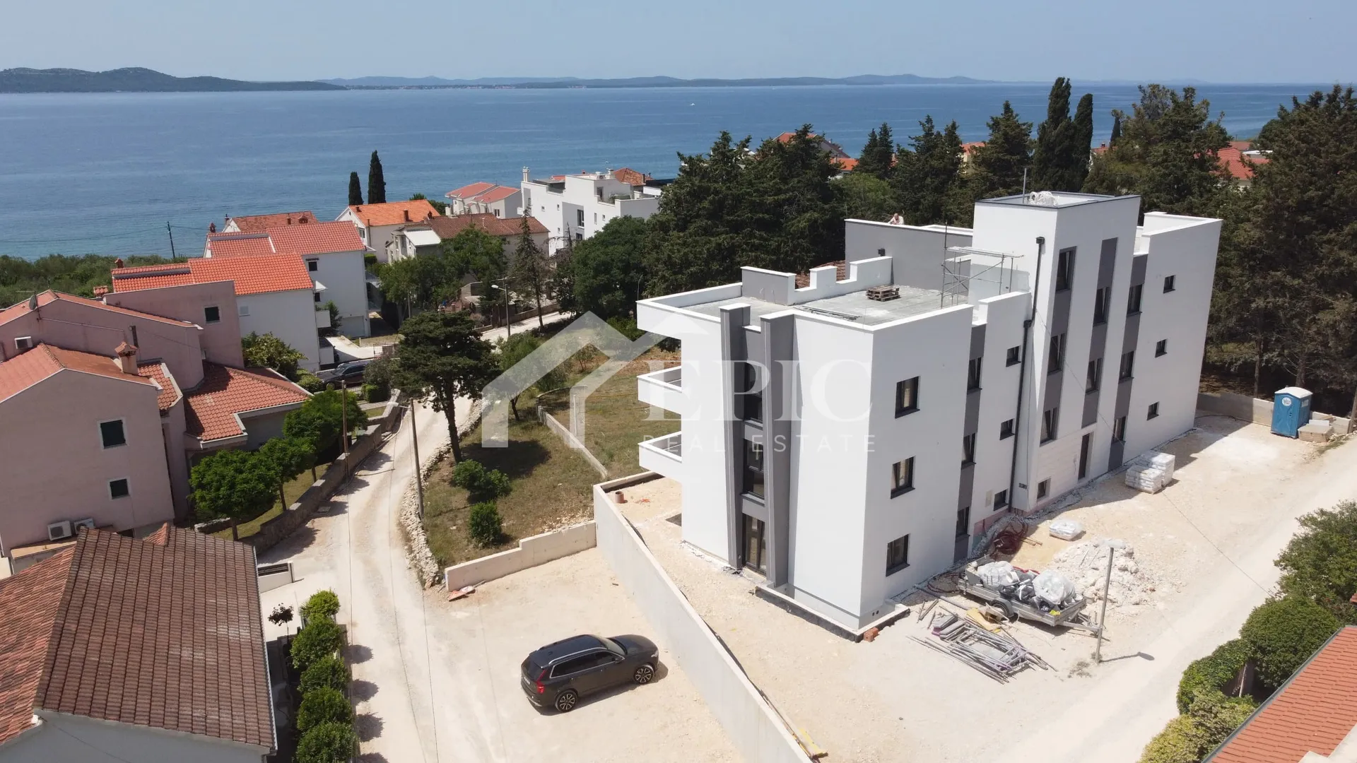 stan s krovnom terasom i pogledom na more - slika 14