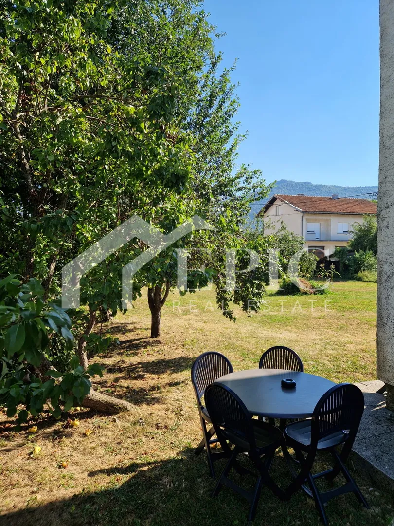 samostojeća kuća u gračacu - slika 2