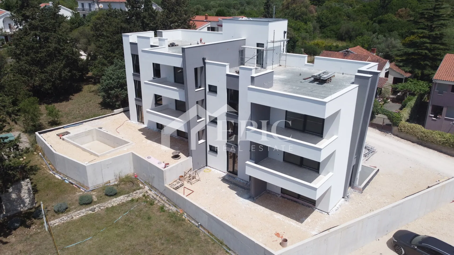 stan na prvom katu u neposrednoj blizini plaže - slika 4