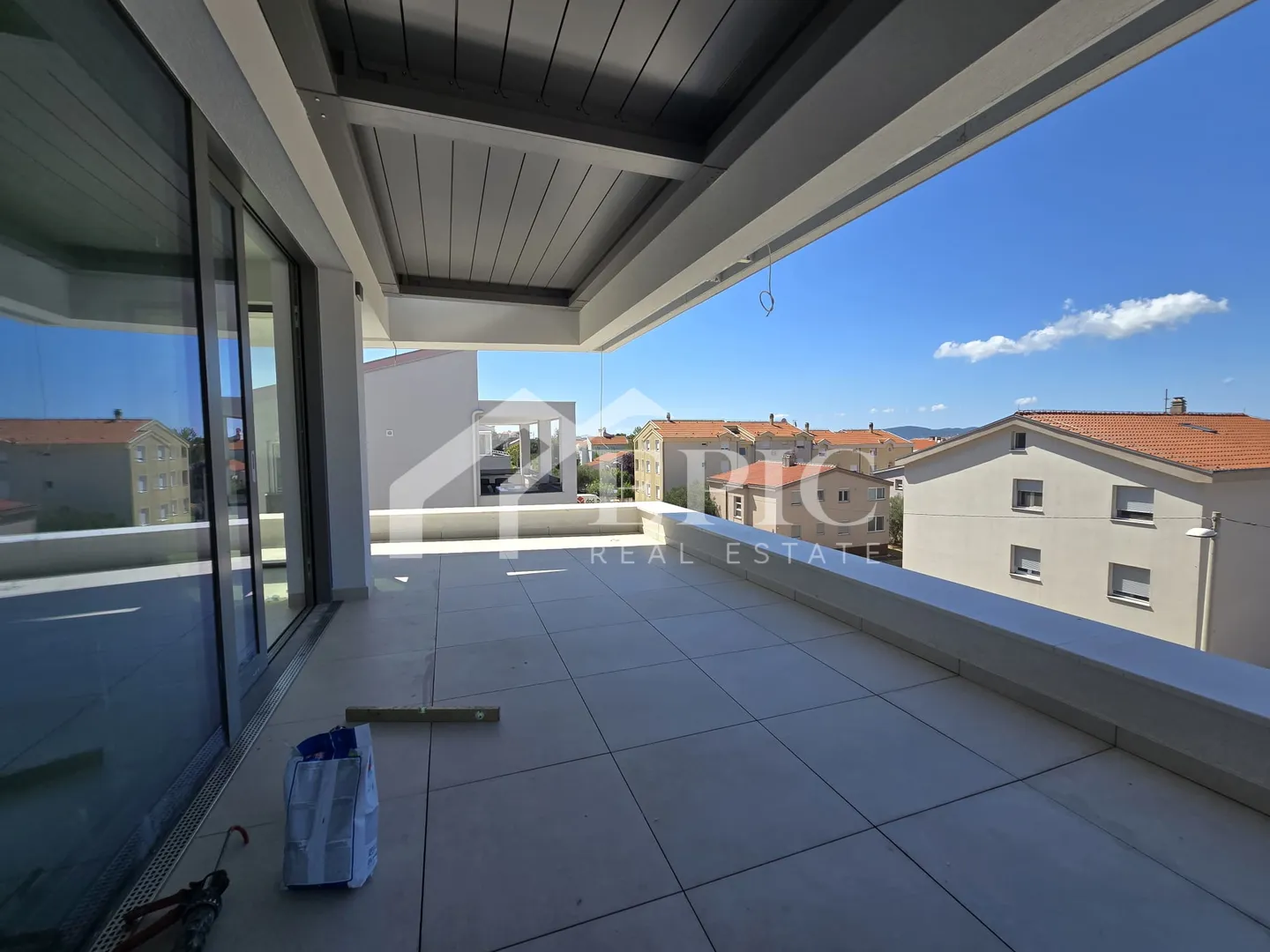 penthouse u odličnoj novogradnji - slika 11