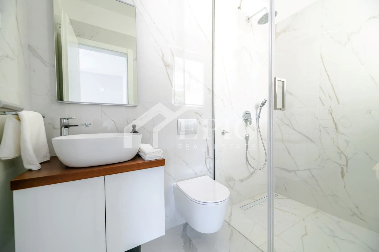 penthouse s prekrasnim pogledom - slika 13