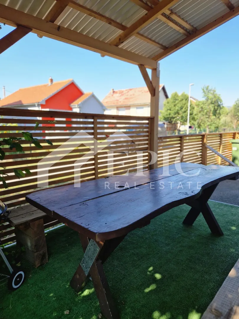 samostojeća kuća u gračacu - slika 10