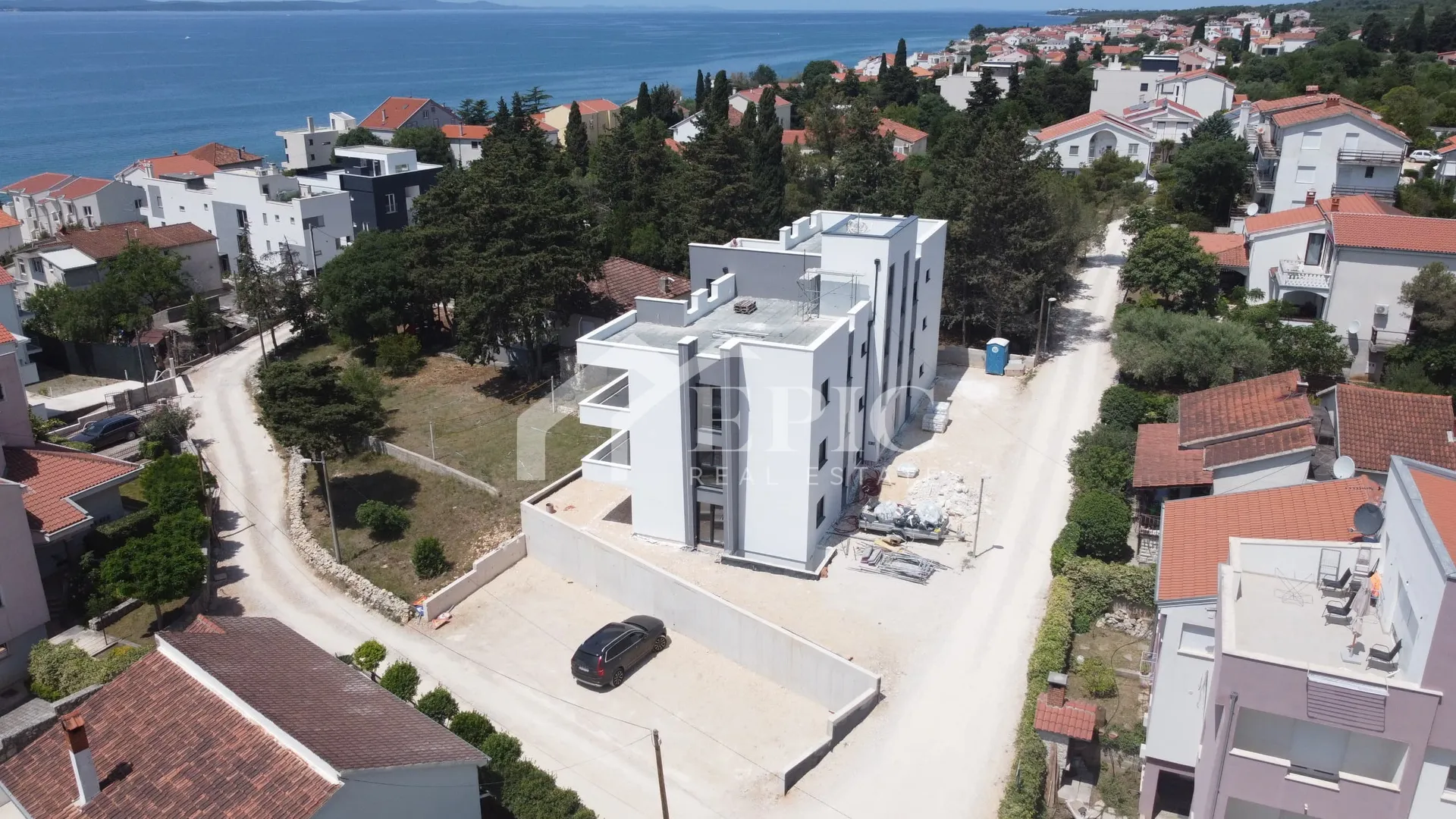 stan s krovnom terasom i pogledom na more - slika 13