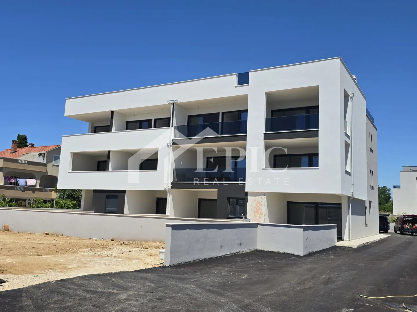 trosoban stan s prekrasanim pogledem, 100 m od plaže - slika 12