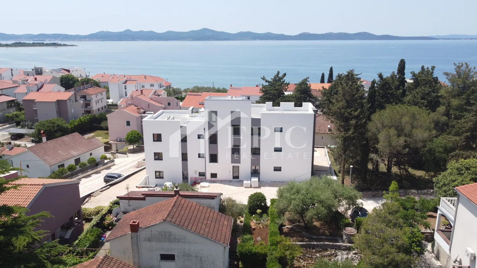 stan s krovnom terasom i pogledom na more - slika 10