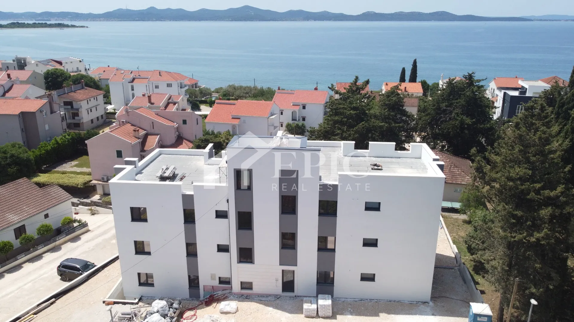 stan s krovnom terasom i pogledom na more - slika 11