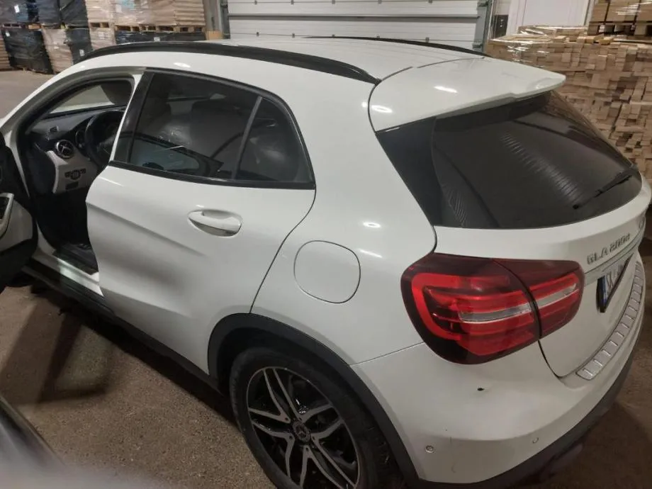mercedes-benz gla 200 d - slika 8