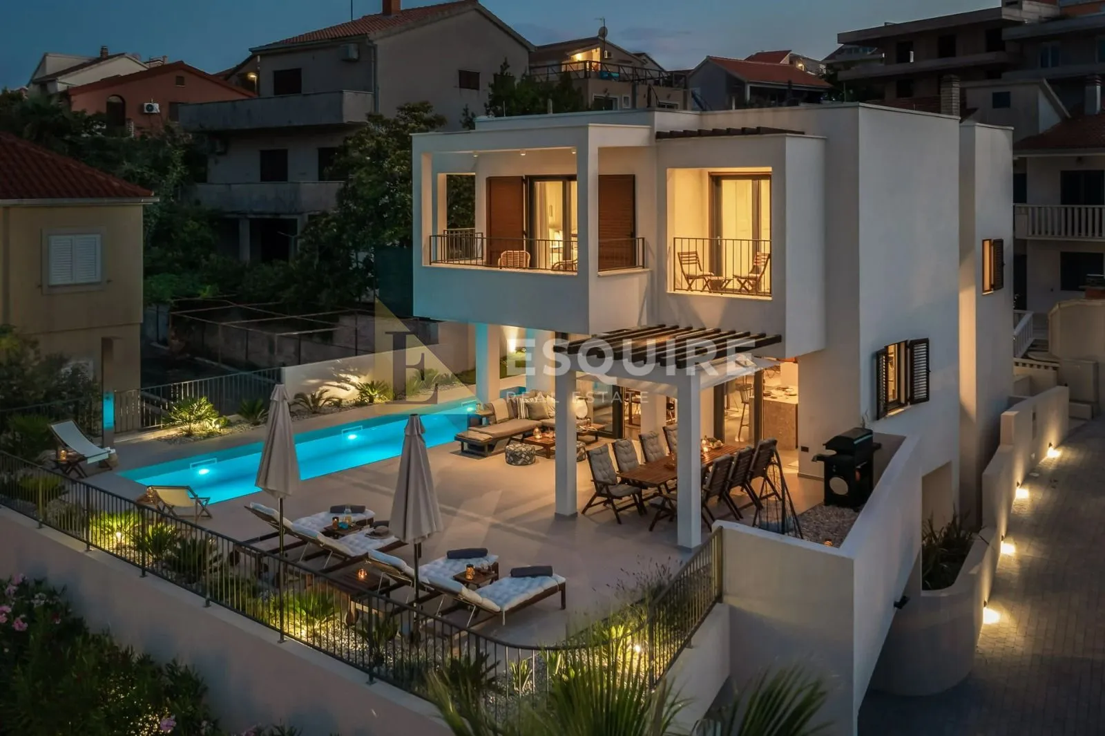 split luksuzna vila 2. red uz pješćanu plažu - slika 3