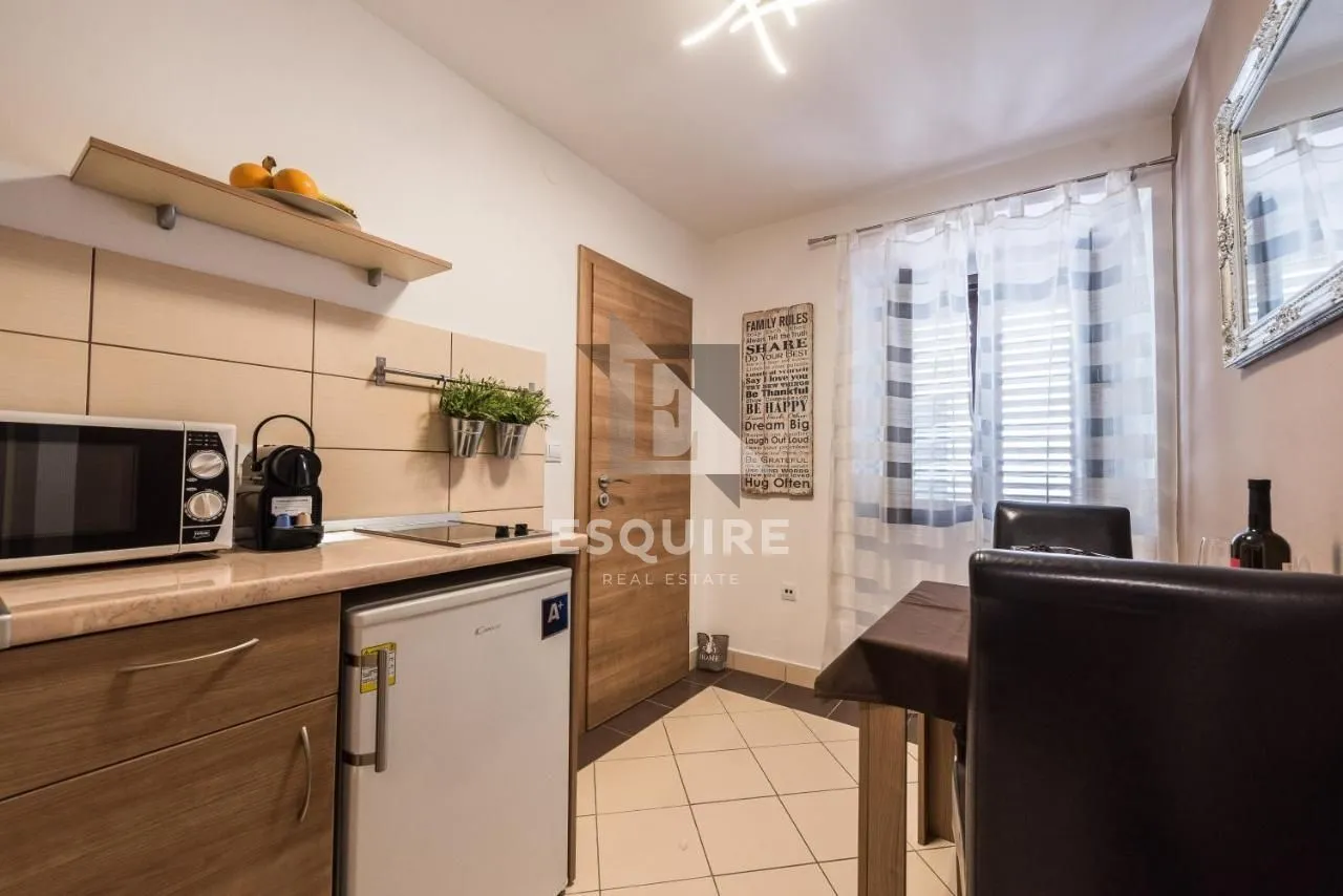 zadar - zgrada u centru stare jezgre grada sa 6 apartmana i 2 poslovna prostora - slika 24