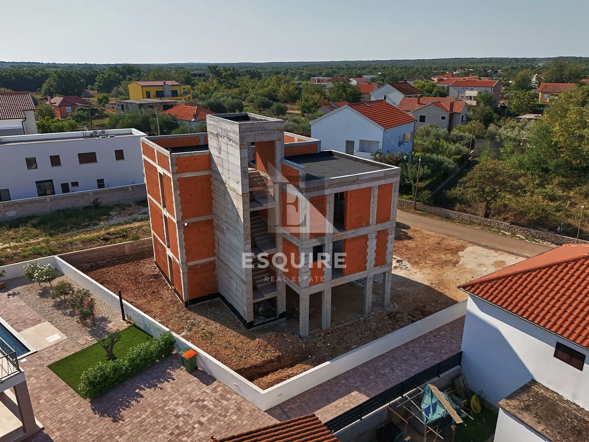 zaton – prostrani apartman s vrtom i terasom u mirnom okruženju!! - slika 2