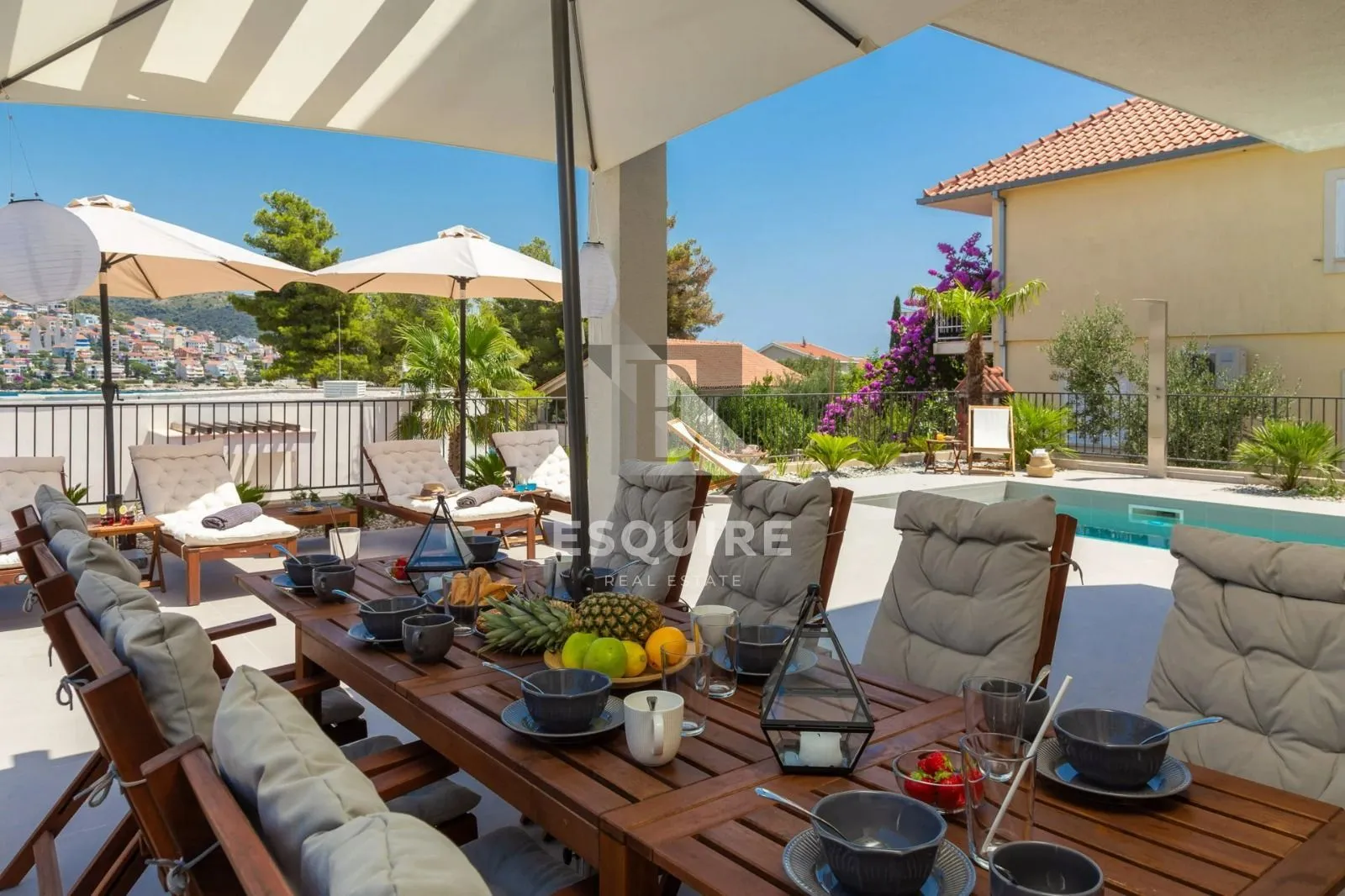 split luksuzna vila 2. red uz pješćanu plažu - slika 31