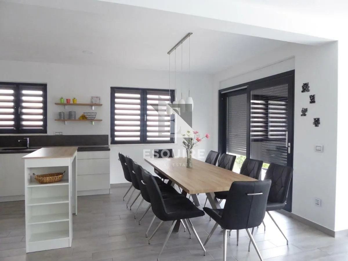 rovanjska - vila katnica s bazenom i velikim vrtom u blizini mora - 270m2 - slika 9