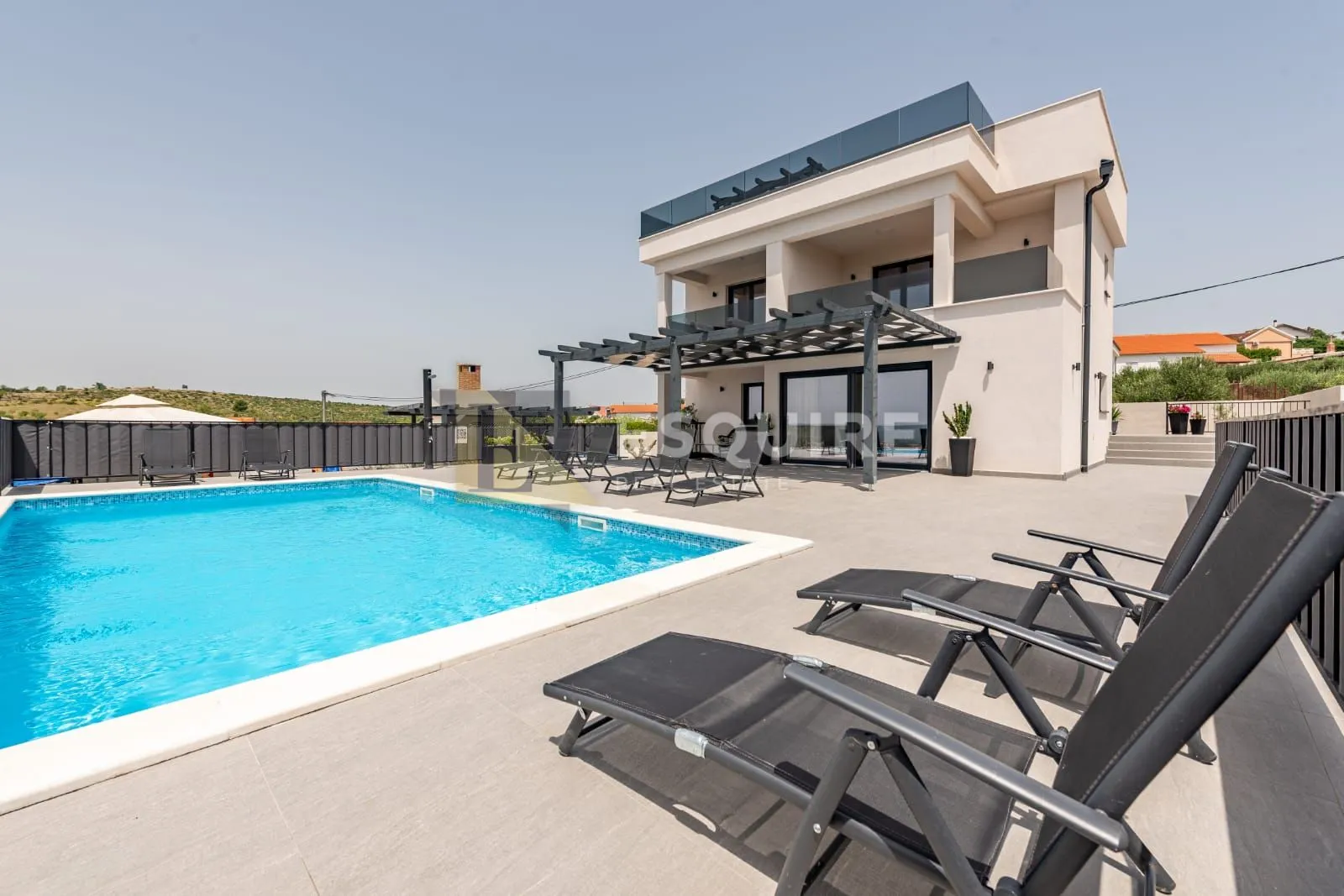 tinj - luksuzna villa s velikom okucnicom - slika 20