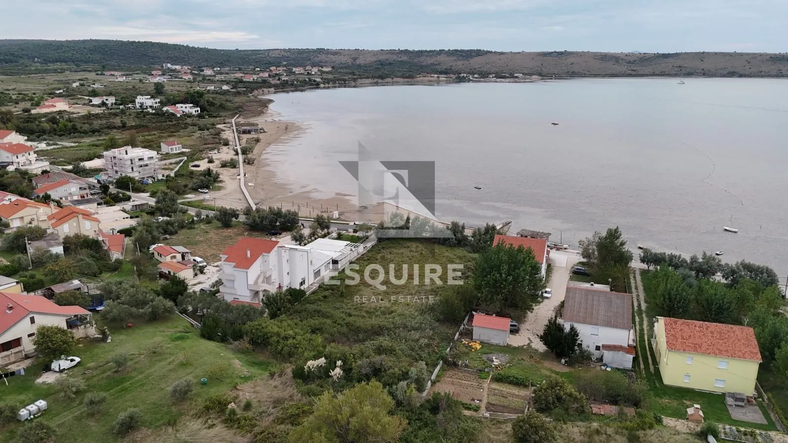 ljubač - atraktivno zemljište 1. red do mora - 1500m2 - slika 2