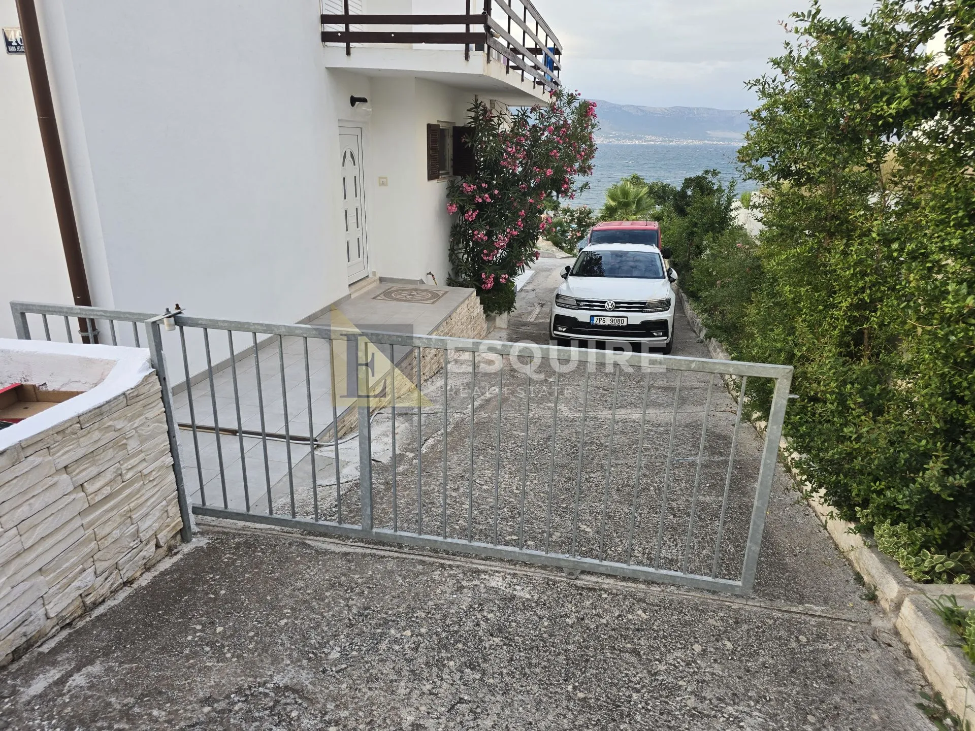 čiovo - slatine villa u prvom redu do mora - slika 26