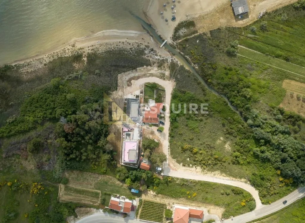 ljubač - velika parcela sa prizemnicom 1. red do mora - 702m2 - slika 2