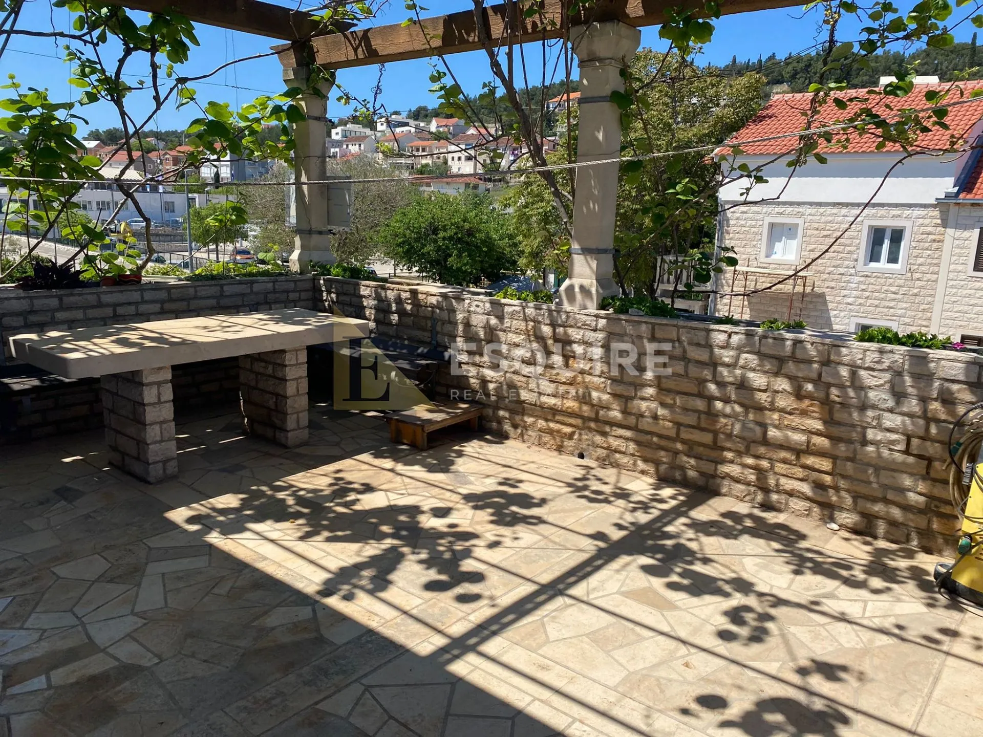 brač - sutivan - kuća sa dvije stambene jedinice i bazenom - 425m2 - slika 16