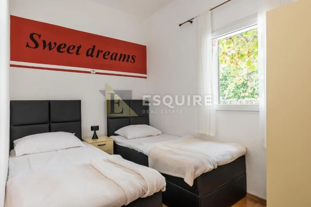 brač - sutivan - kuća sa dvije stambene jedinice i bazenom - 425m2 - slika 8