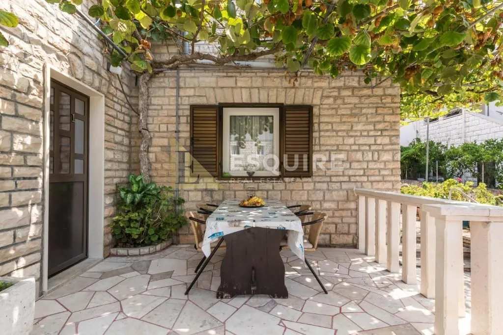 brač - sutivan - kuća sa dvije stambene jedinice i bazenom - 425m2 - slika 44