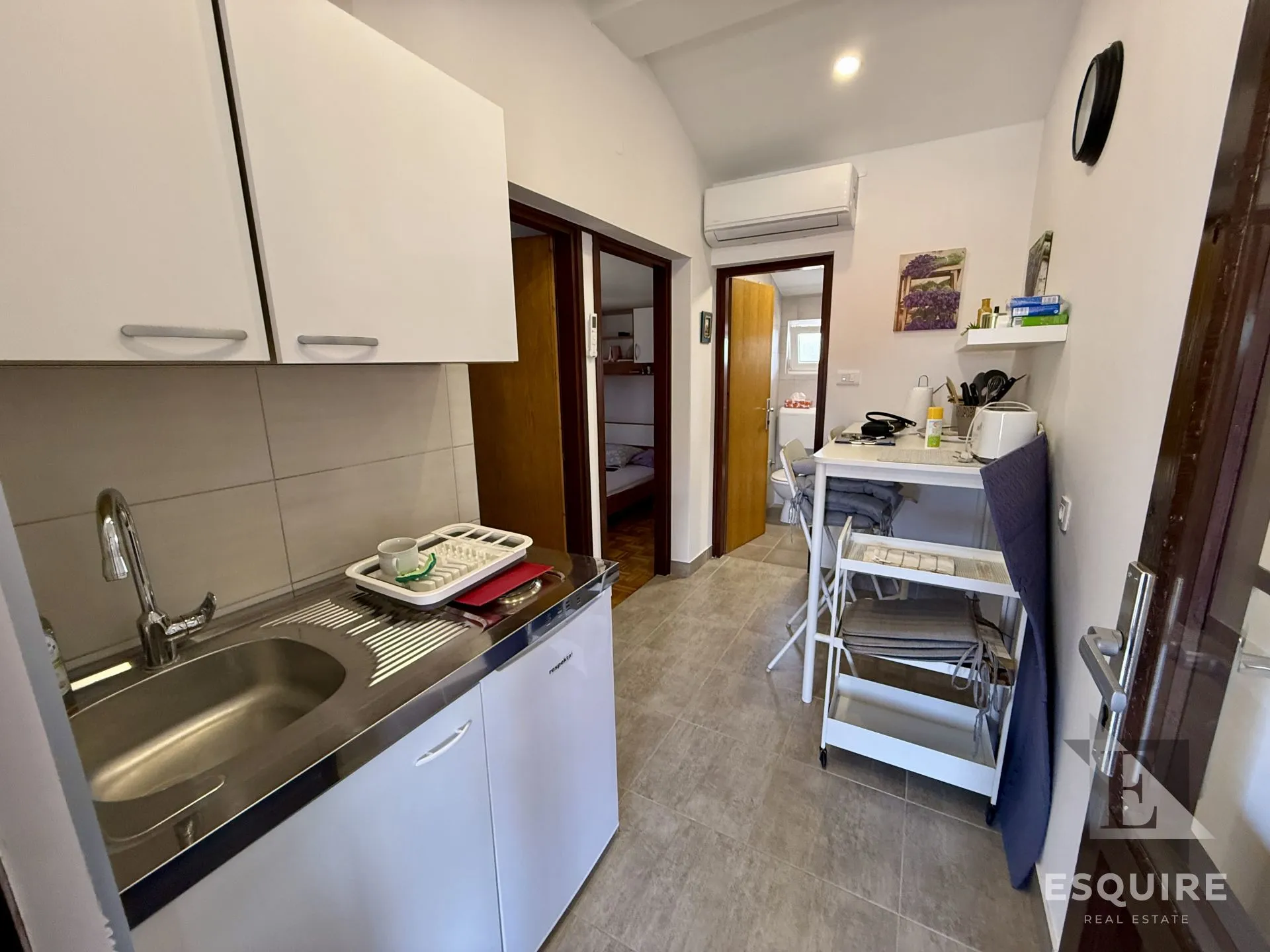 privlaka – škrapavac, namještena kuća s tri stana, 500 m od mora - slika 23