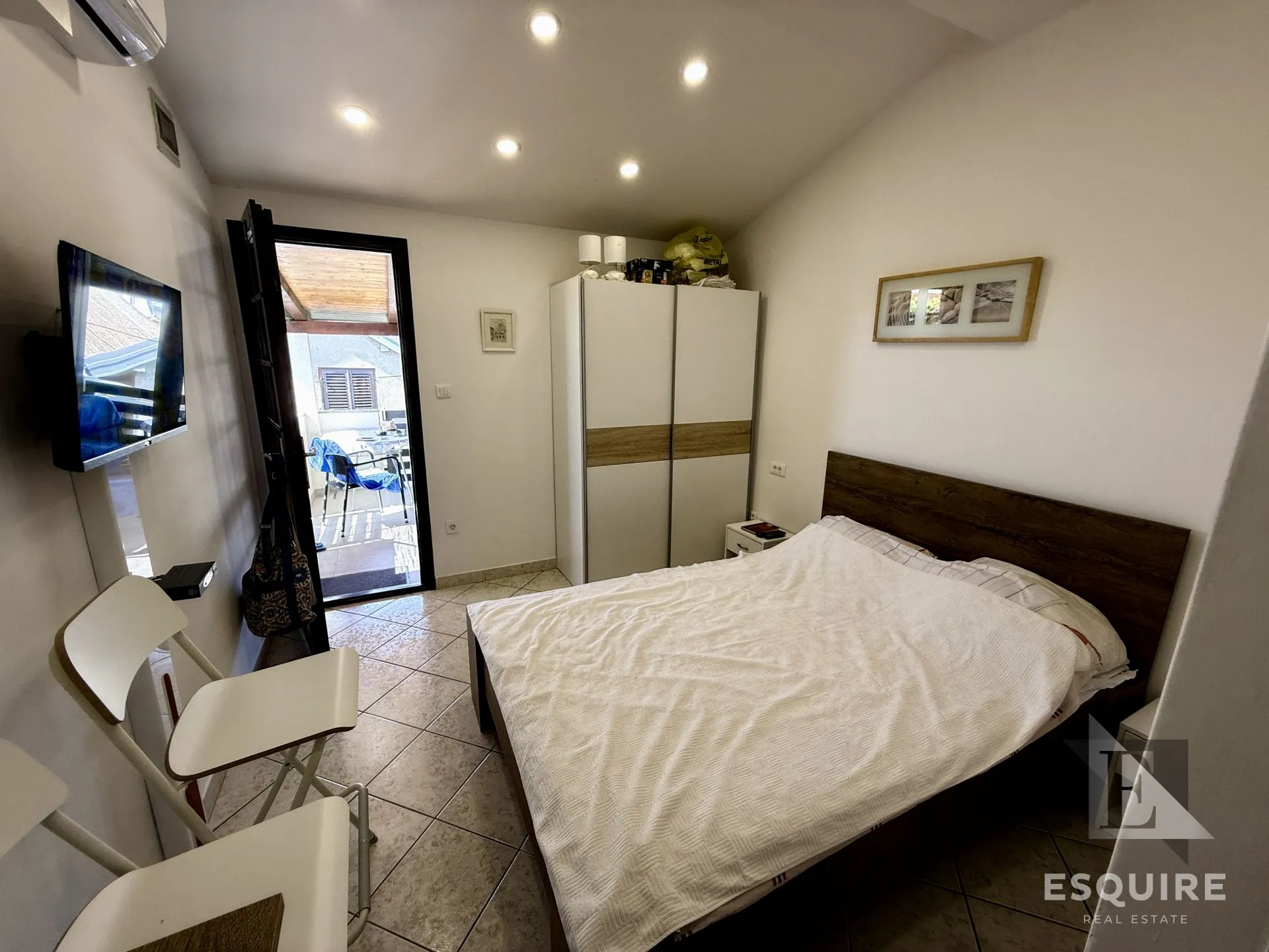 privlaka – škrapavac, namještena kuća s tri stana, 500 m od mora - slika 31