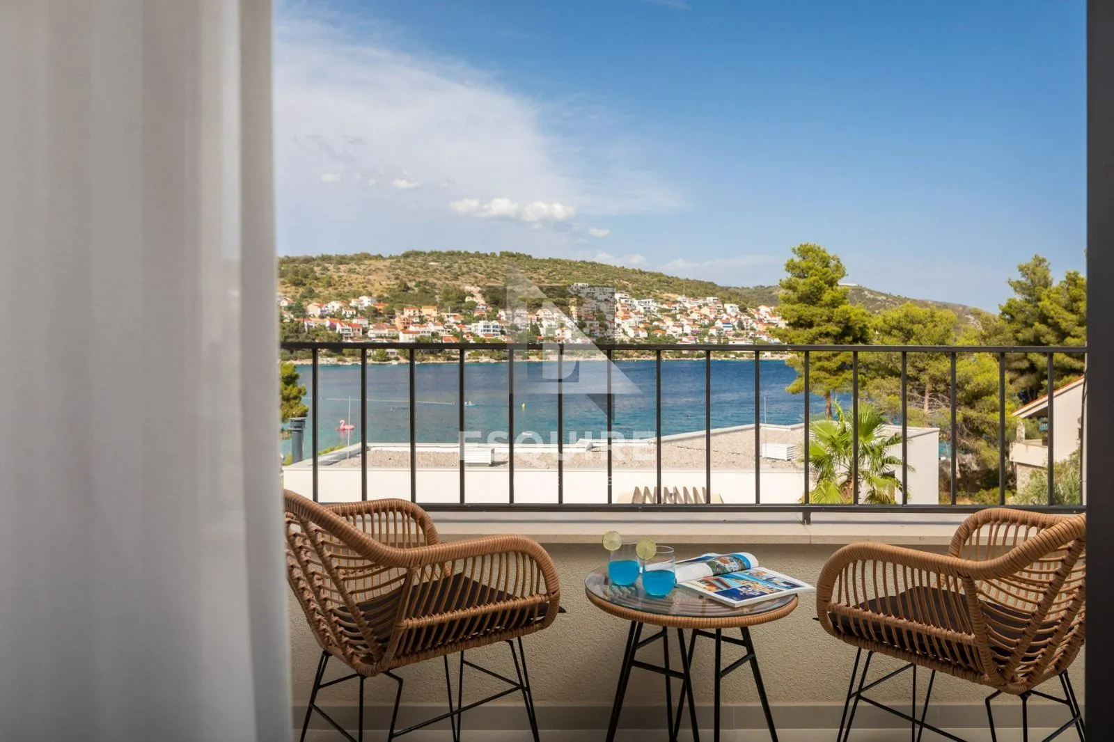 split luksuzna vila 2. red uz pješćanu plažu - slika 32