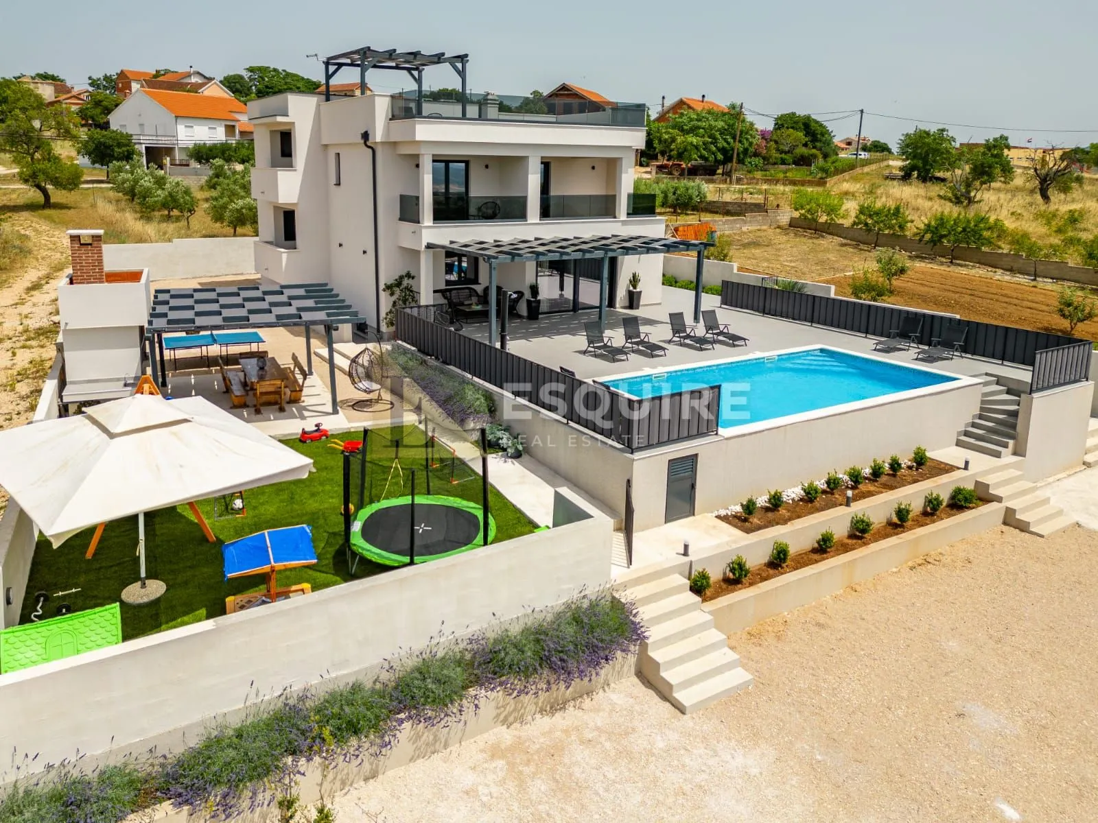 tinj - luksuzna villa s velikom okucnicom - slika 3
