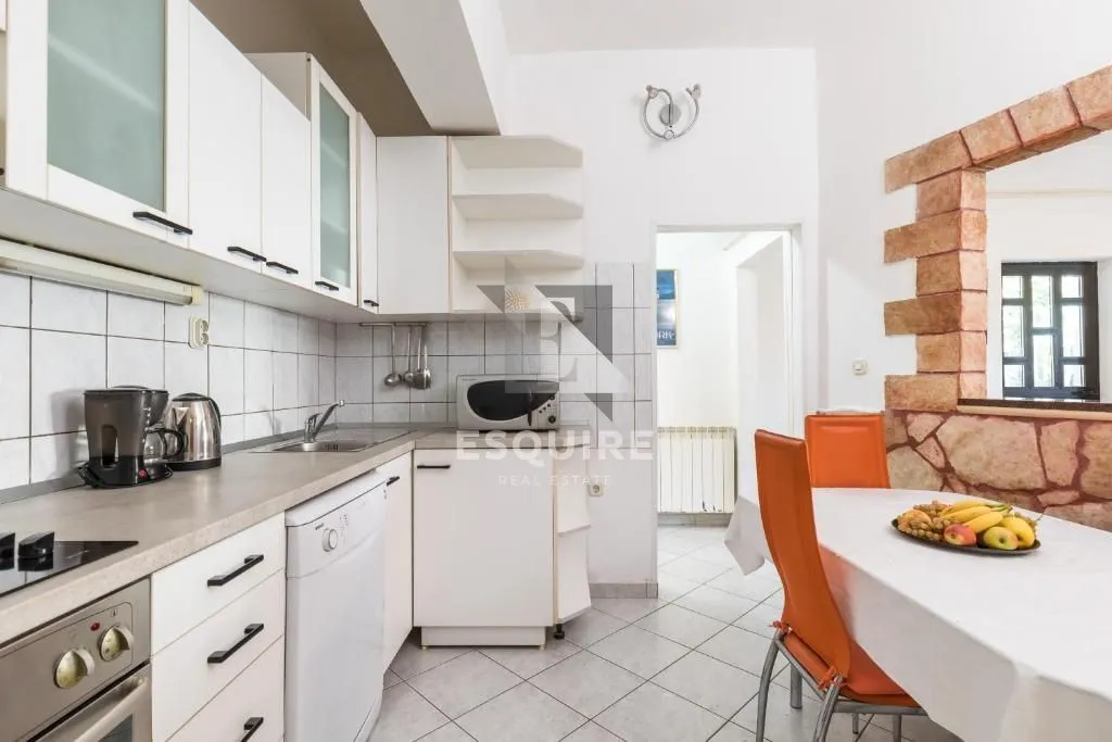 brač - sutivan - kuća sa dvije stambene jedinice i bazenom - 425m2 - slika 10