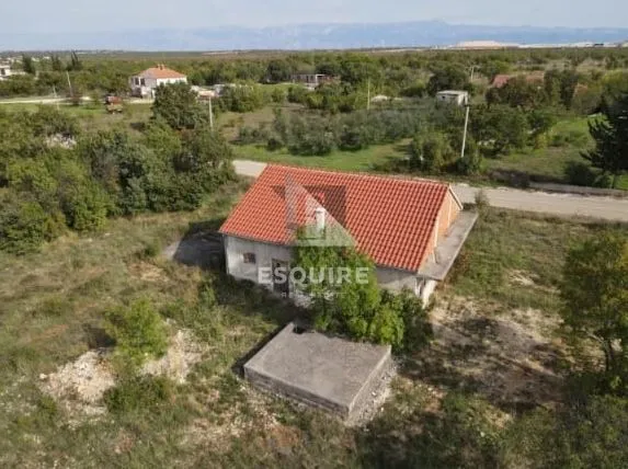 gornji zemunik - prodaje se kuća sa prostranim zemljištem od 4049 m2! - slika 9