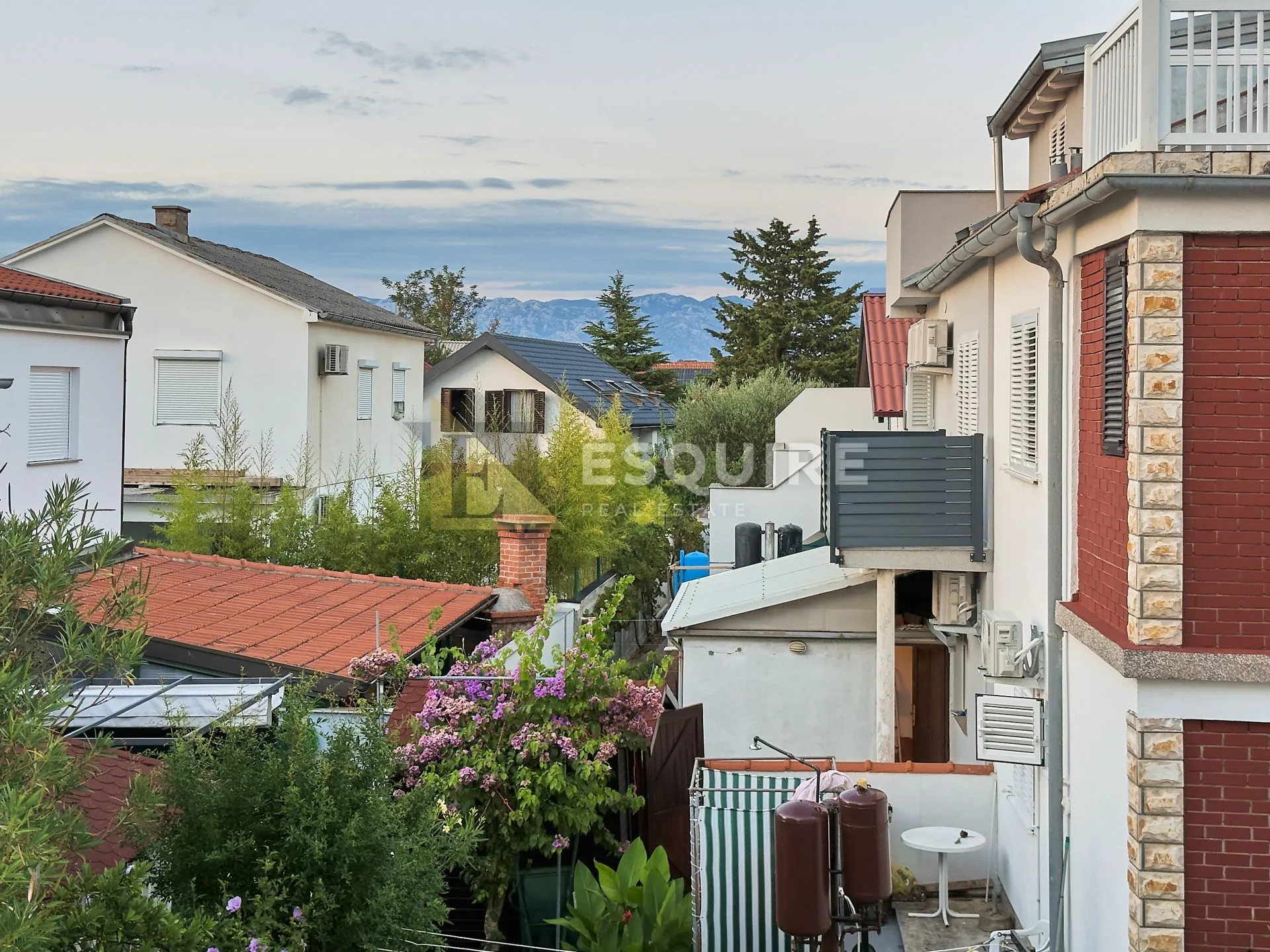 privlaka-sabunike, dvojna kuća s dva apartmana – 700 m od pješčane plaže!! - slika 39