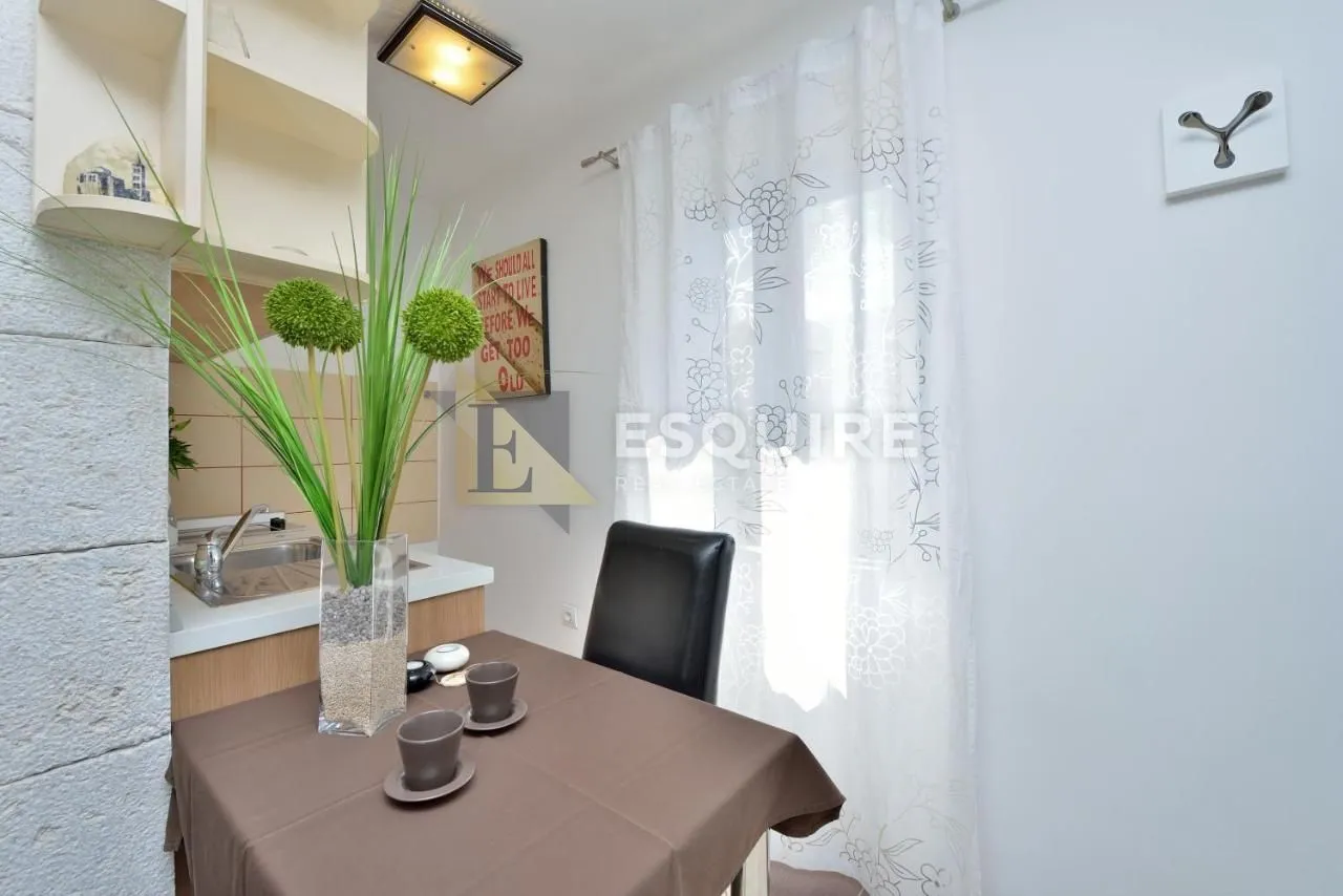 zadar - zgrada u centru stare jezgre grada sa 6 apartmana i 2 poslovna prostora - slika 10