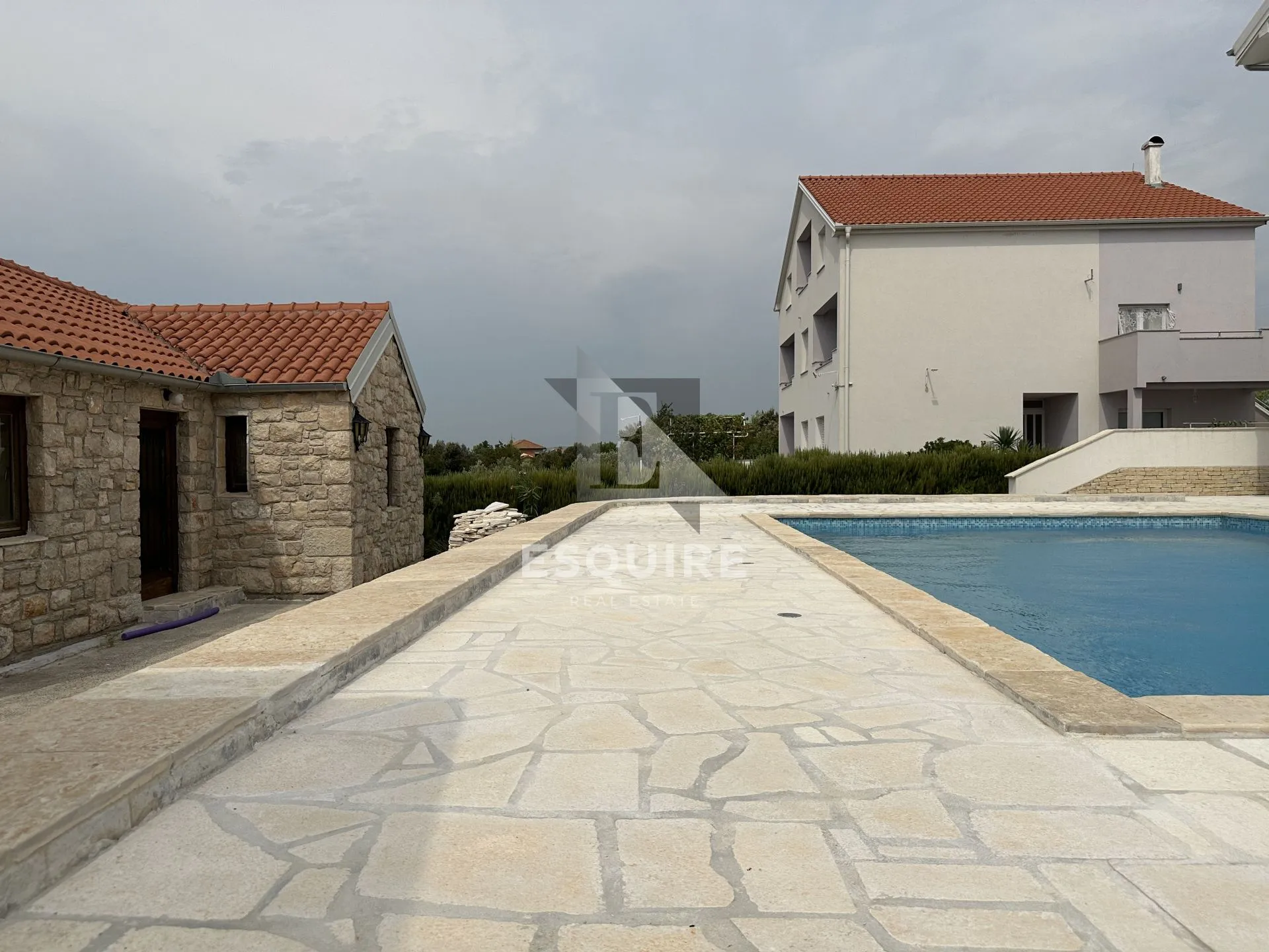 donja jagodnja - apartmanska kuća s bazenom - 540m2 - slika 42