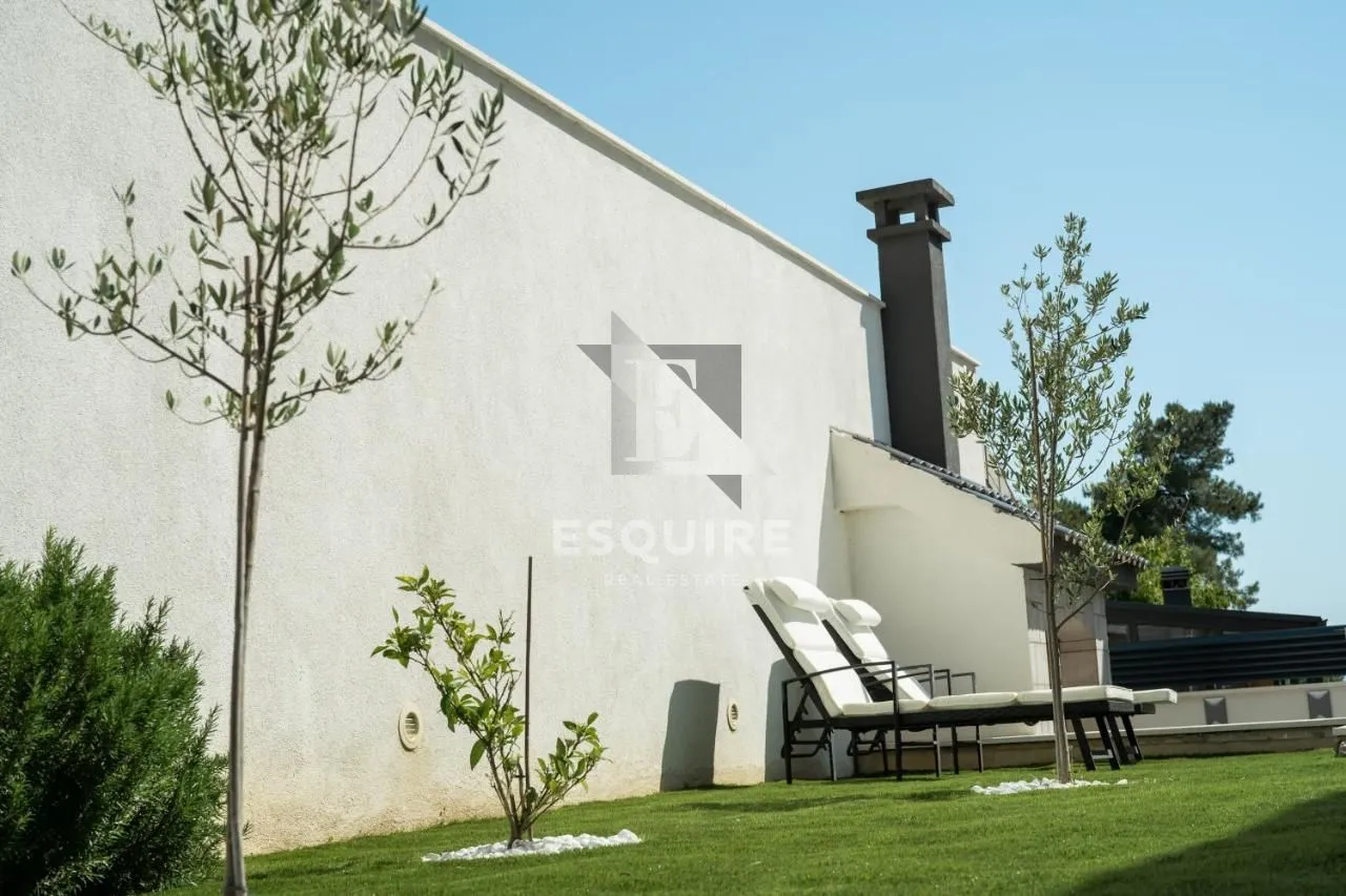 luksuzna vila s bazenom i dvorištem, okolica splita - slika 9