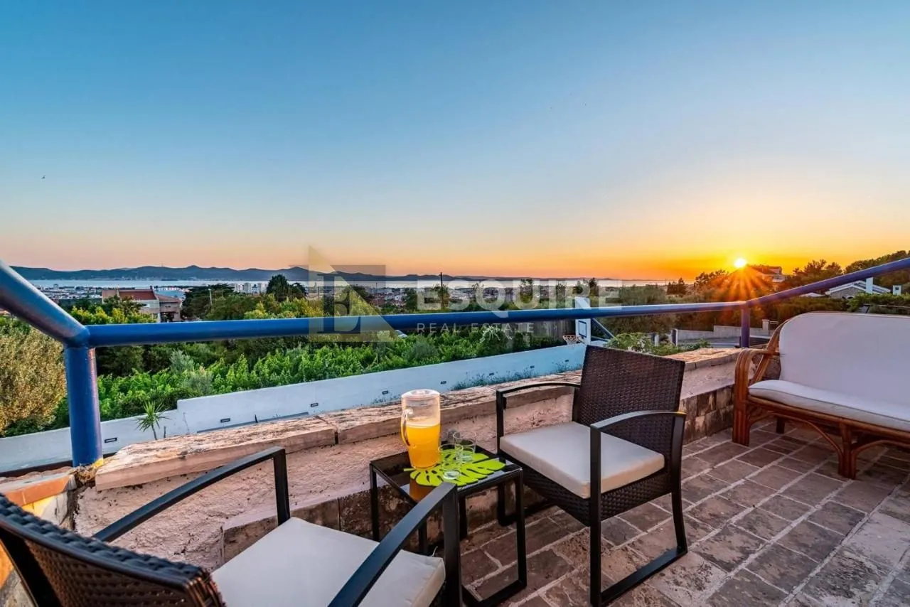 zadar - kuća sa bazenom i pogledom na terenu od 1200m2 - slika 5