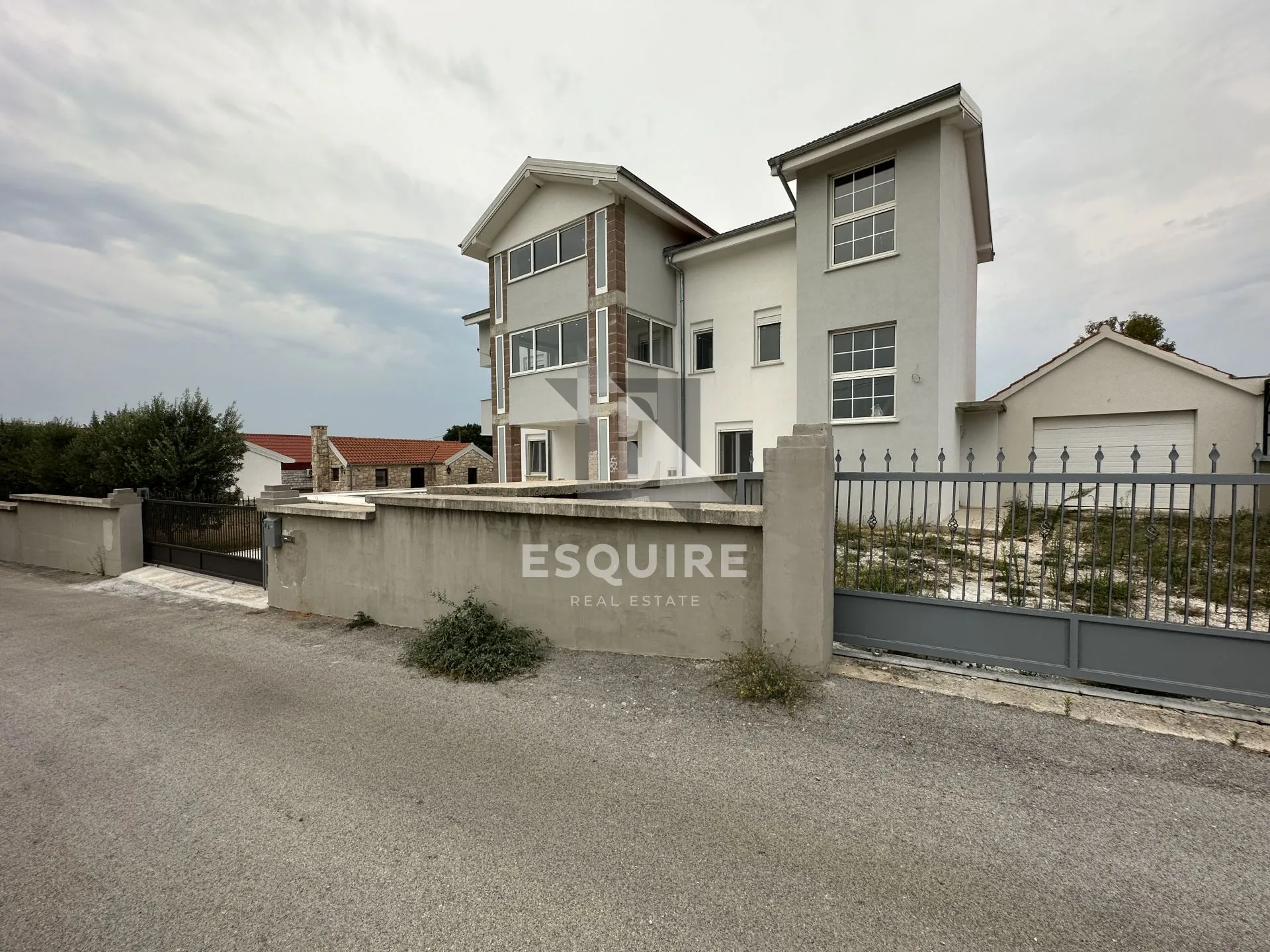 donja jagodnja - apartmanska kuća s bazenom - 540m2 - slika 30
