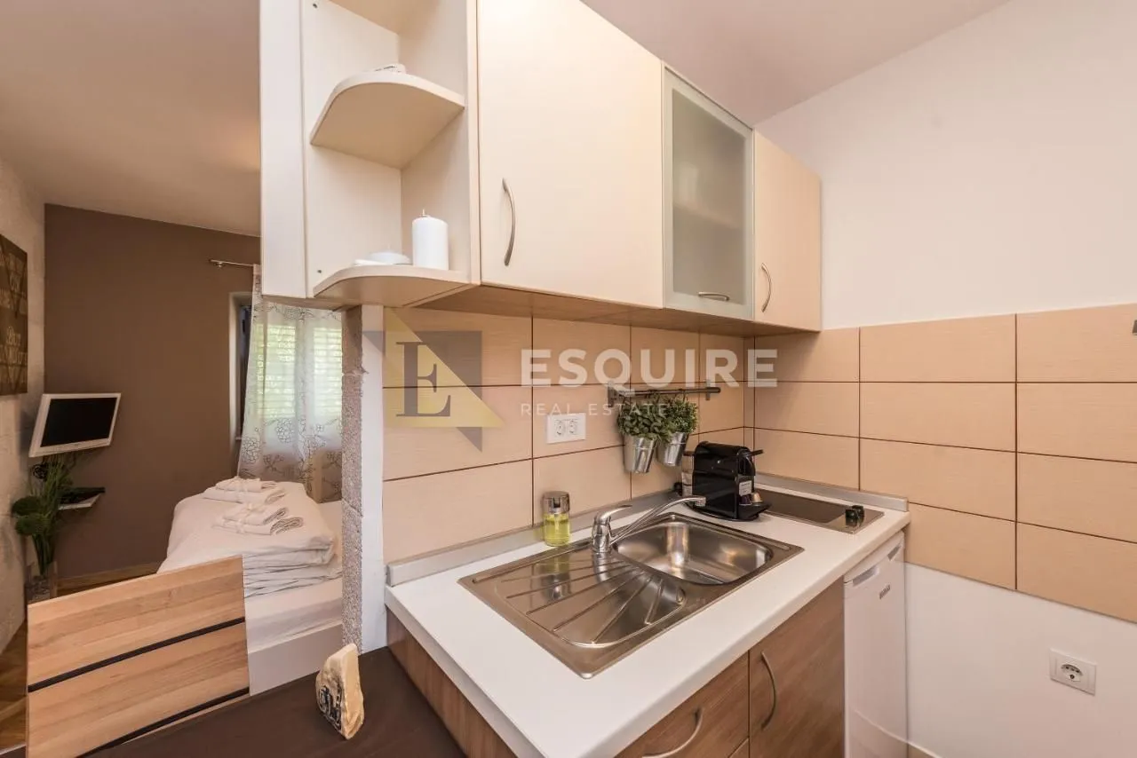 zadar - zgrada u centru stare jezgre grada sa 6 apartmana i 2 poslovna prostora - slika 15