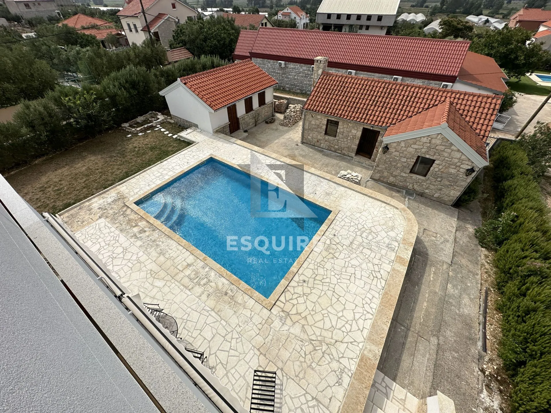 donja jagodnja - apartmanska kuća s bazenom - 540m2 - slika 46