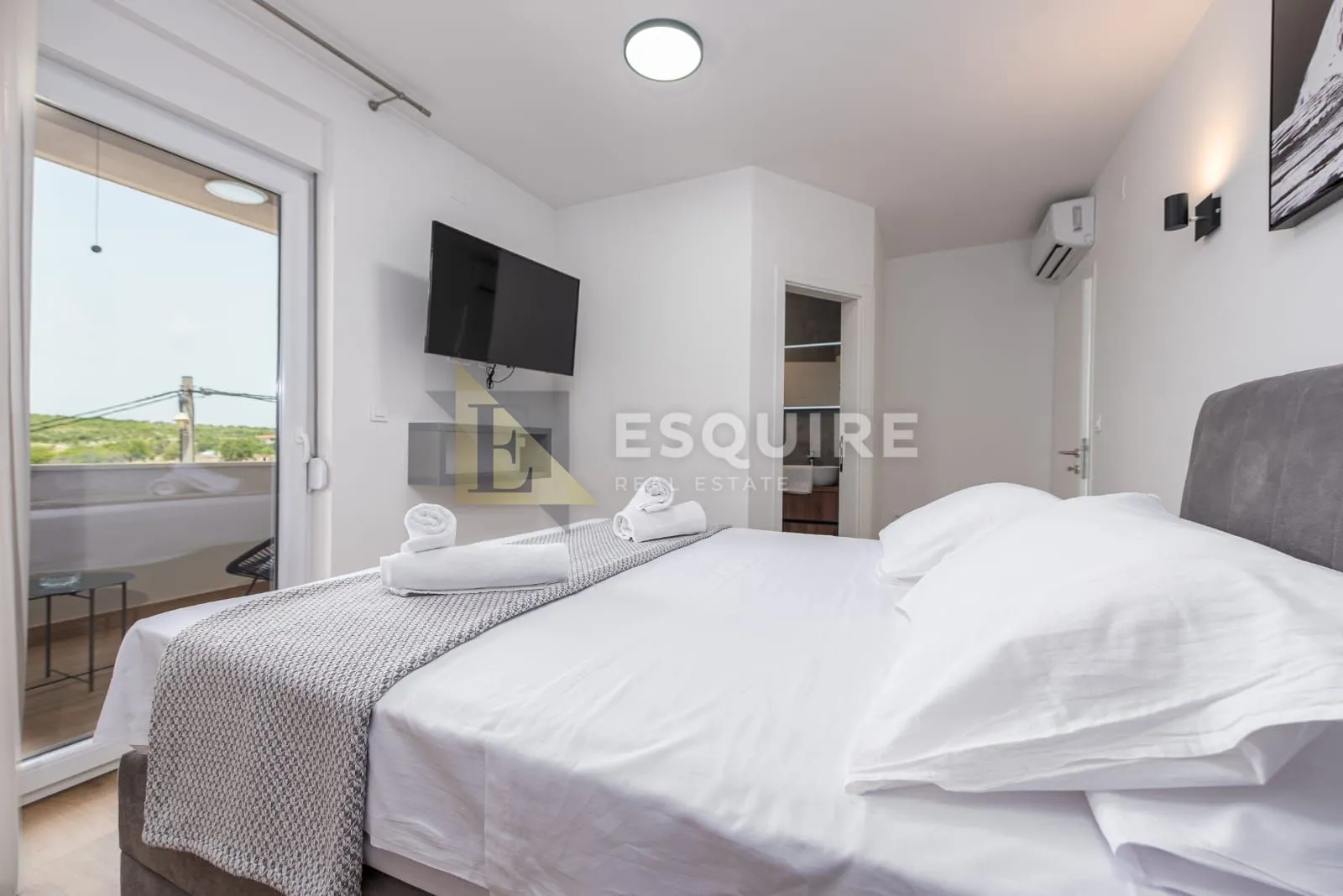 tinj - luksuzna villa s velikom okucnicom - slika 13