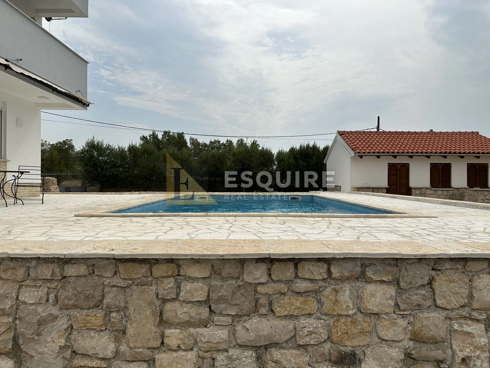donja jagodnja - apartmanska kuća s bazenom - 540m2 - slika 38