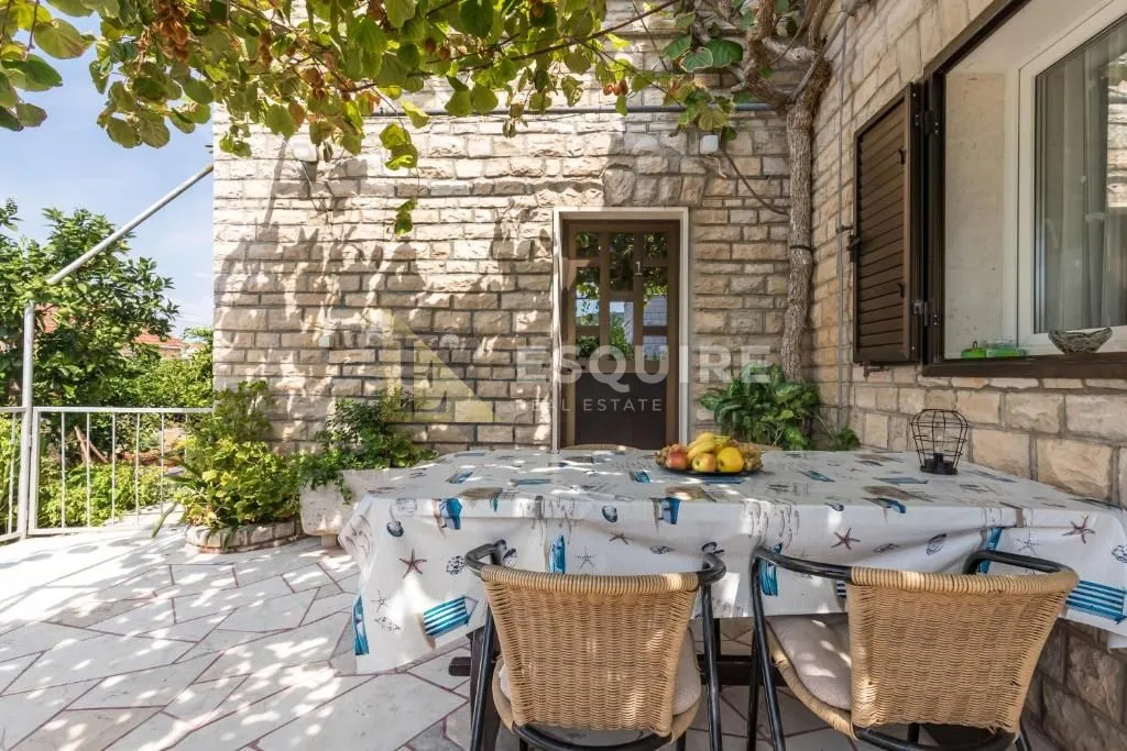 brač - sutivan - kuća sa dvije stambene jedinice i bazenom - 425m2 - slika 43