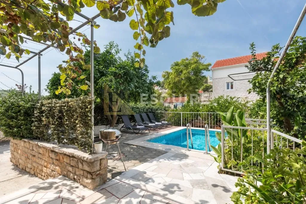 brač - sutivan - kuća sa dvije stambene jedinice i bazenom - 425m2 - slika 13