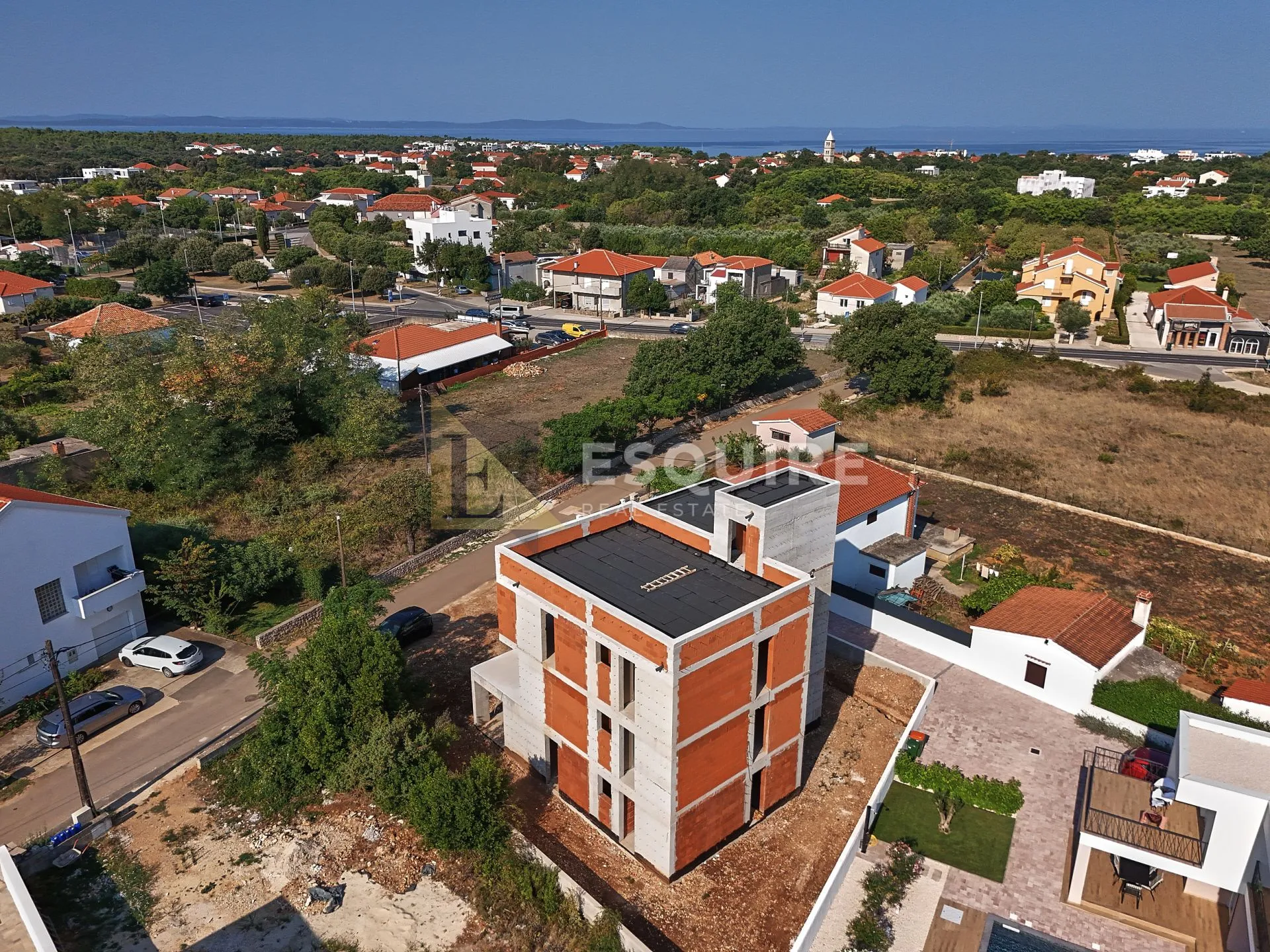 zaton – prostrani apartman s vrtom i terasom u mirnom okruženju!! - slika 7