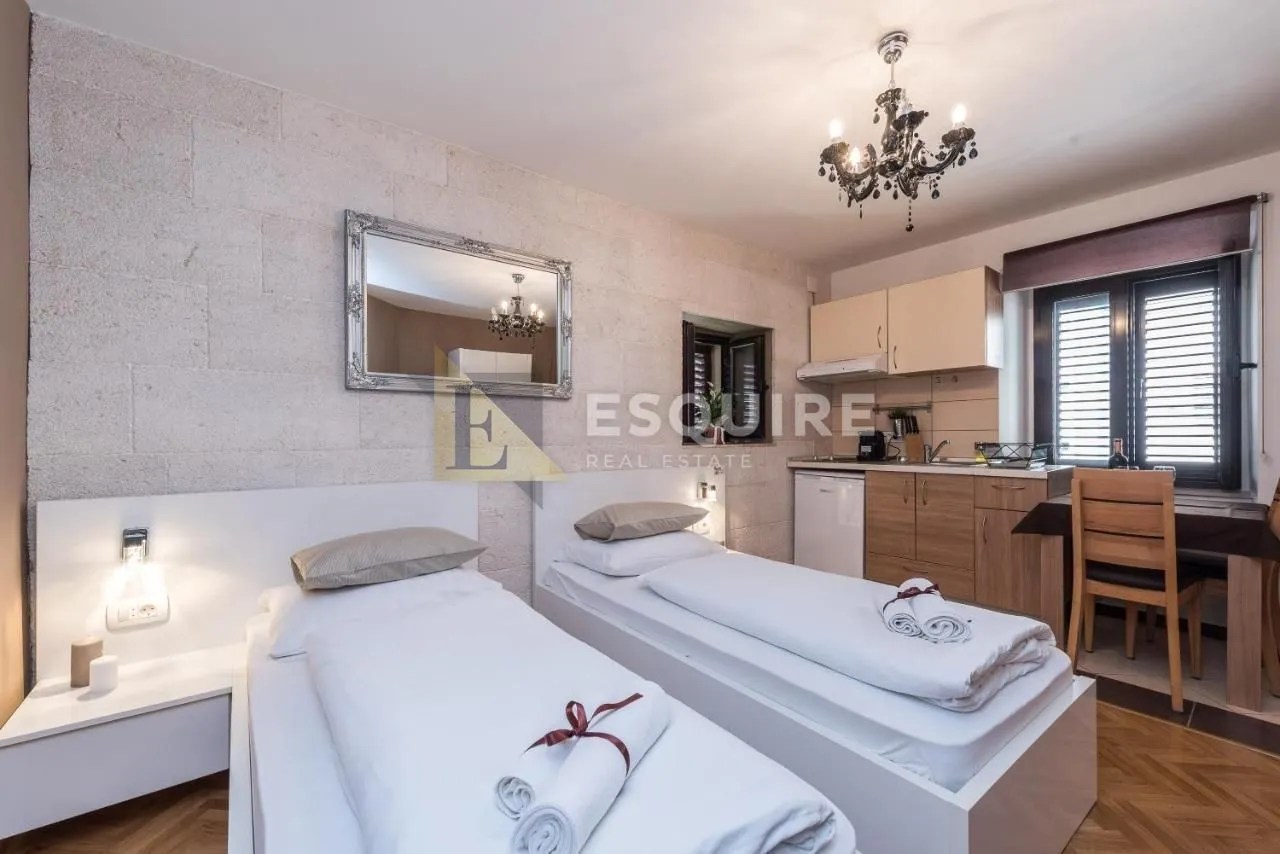 zadar - zgrada u centru stare jezgre grada sa 6 apartmana i 2 poslovna prostora - slika 31