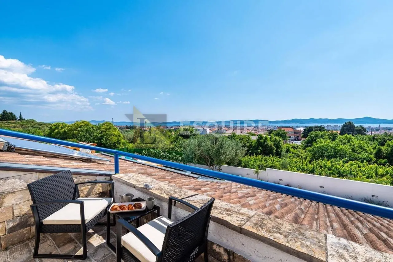 zadar - kuća sa bazenom i pogledom na terenu od 1200m2 - slika 42