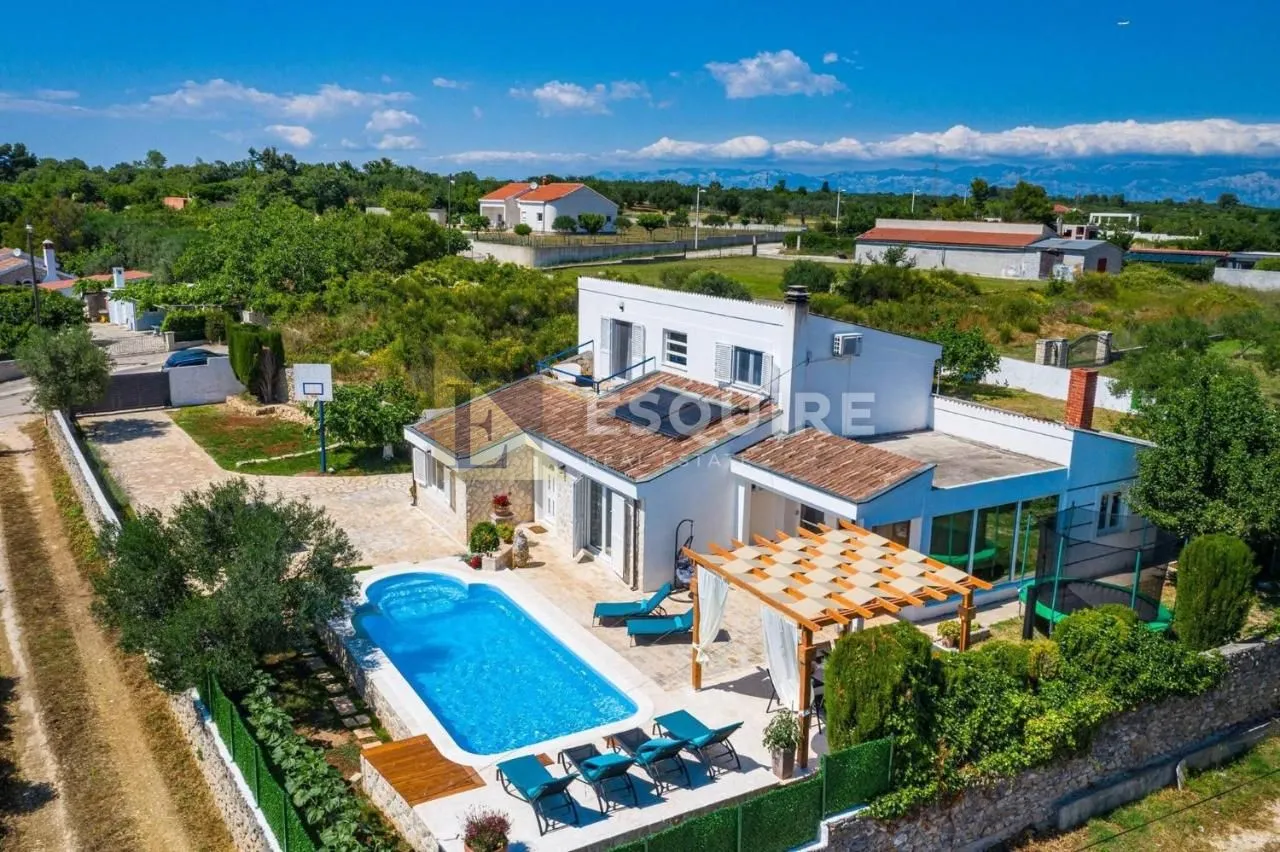 zadar - kuća sa bazenom i pogledom na terenu od 1200m2 - slika 14