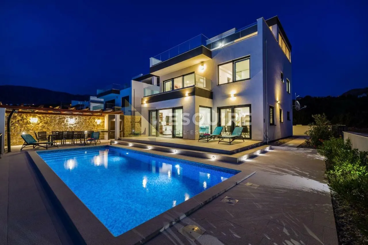 rovanjska - vila katnica s bazenom i velikim vrtom u blizini mora - 270m2 - slika 2