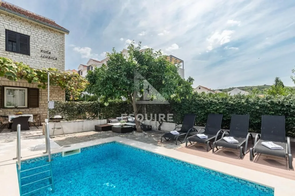 brač - sutivan - kuća sa dvije stambene jedinice i bazenom - 425m2 - slika 2